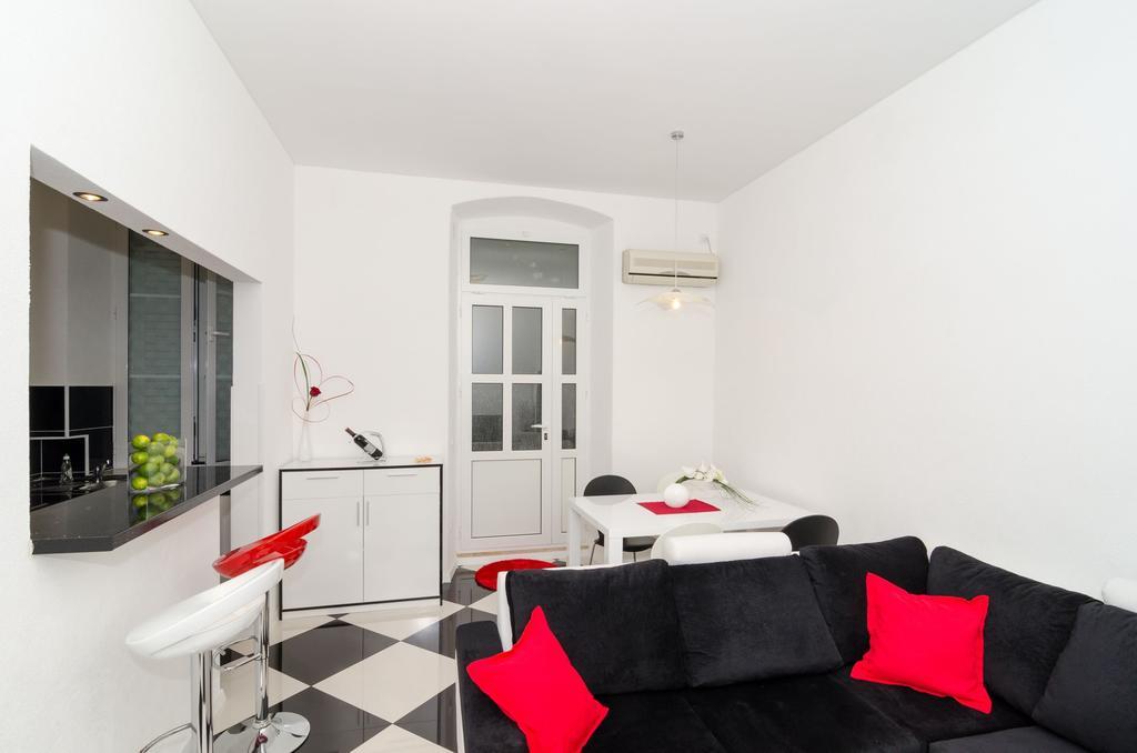Guest House Cinema Close To Port دوبروفينك المظهر الخارجي الصورة